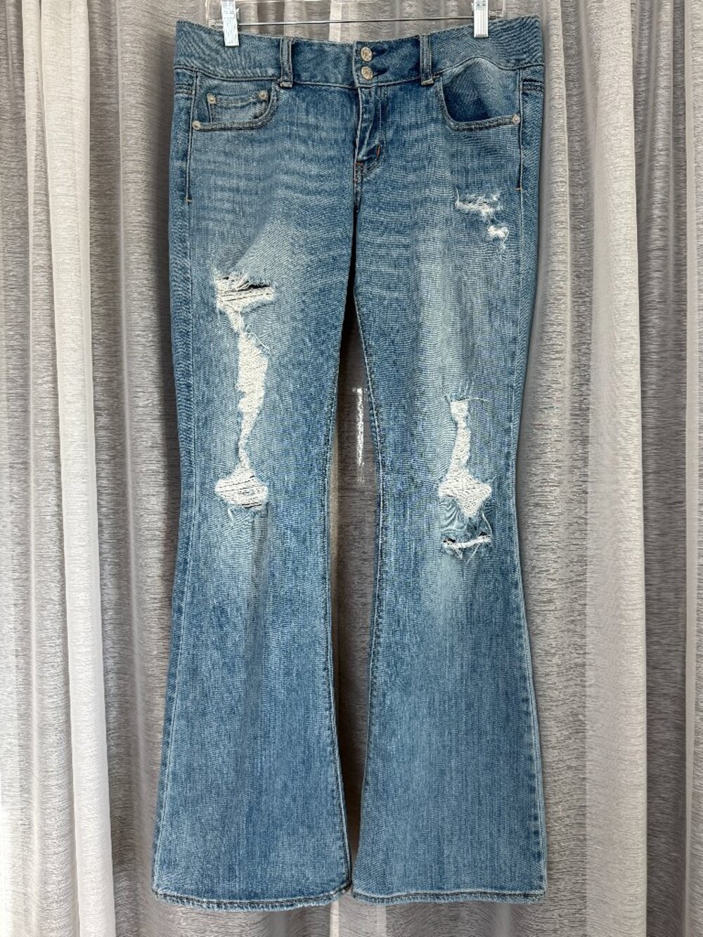 AMERICAN EAGLE Artist | BOHO Ripped Distressed Bell-Bottom Jeans | 10R | NWOT